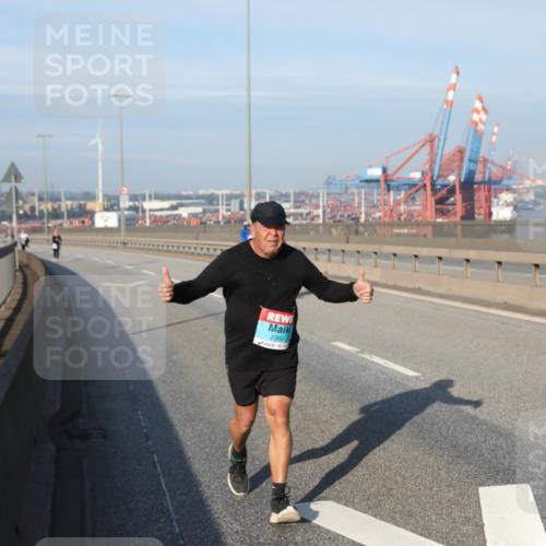 03.10.2025 - Köhlbrandbrückenlauf Yannick Fuchs http://msf.ph/oto/9134520 03.10.2025 09:09:50 Position 2 2360 meine-sportfotos.de