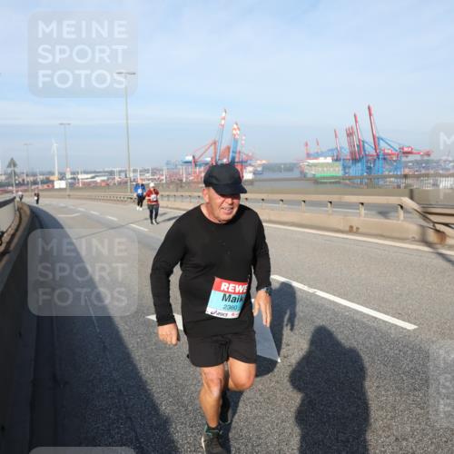 03.10.2025 - Köhlbrandbrückenlauf Yannick Fuchs http://msf.ph/oto/9134535 03.10.2025 09:09:51 Position 2 2360 meine-sportfotos.de