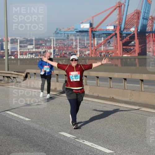 03.10.2025 - Köhlbrandbrückenlauf Yannick Fuchs http://msf.ph/oto/9134549 03.10.2025 09:09:54 Position 2 2357 meine-sportfotos.de