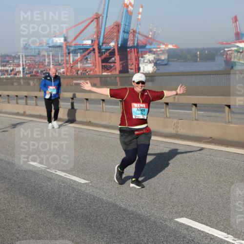 03.10.2025 - Köhlbrandbrückenlauf Yannick Fuchs http://msf.ph/oto/9134563 03.10.2025 09:09:56 Position 2 235 meine-sportfotos.de