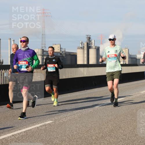 03.10.2025 - Köhlbrandbrückenlauf Lena Gebhardt http://msf.ph/oto/9134566 03.10.2025 09:52:44 Position 2 1525, 2449 meine-sportfotos.de