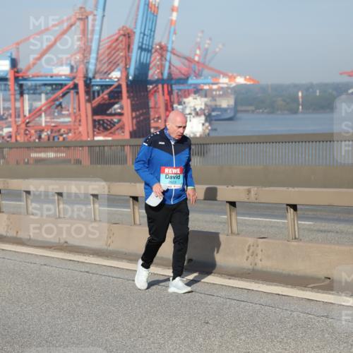 03.10.2025 - Köhlbrandbrückenlauf Yannick Fuchs http://msf.ph/oto/9134586 03.10.2025 09:09:59 Position 2 2623 meine-sportfotos.de