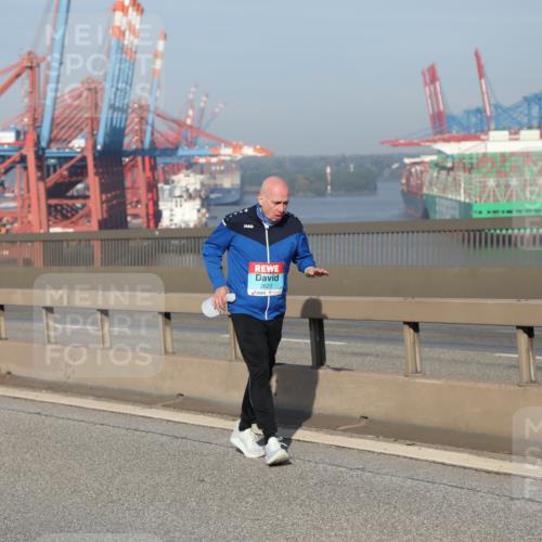 03.10.2025 - Köhlbrandbrückenlauf Yannick Fuchs http://msf.ph/oto/9134594 03.10.2025 09:10:00 Position 2 2623 meine-sportfotos.de