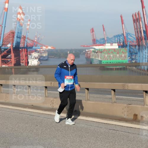 03.10.2025 - Köhlbrandbrückenlauf Yannick Fuchs http://msf.ph/oto/9134598 03.10.2025 09:10:01 Position 2 2623 meine-sportfotos.de