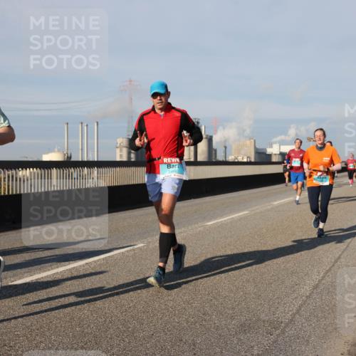 03.10.2025 - Köhlbrandbrückenlauf Lena Gebhardt http://msf.ph/oto/9134607 03.10.2025 09:52:46 Position 2 2449, 2450, 53 meine-sportfotos.de