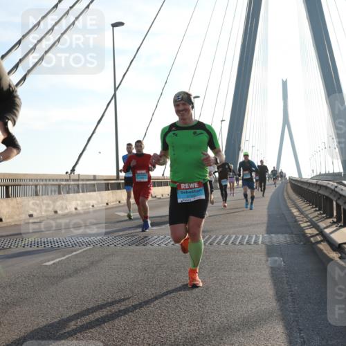03.10.2025 - Köhlbrandbrückenlauf Yannick Fuchs http://msf.ph/oto/9134613 03.10.2025 08:21:47 Position 1 2703 meine-sportfotos.de