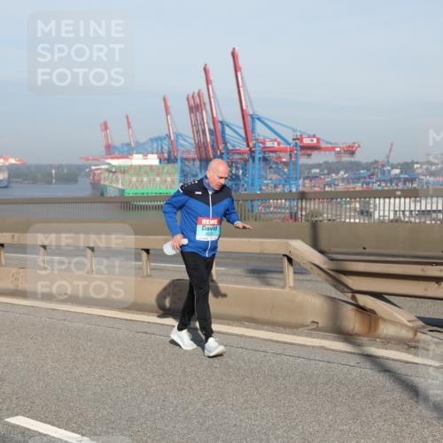 03.10.2025 - Köhlbrandbrückenlauf Yannick Fuchs http://msf.ph/oto/9134626 03.10.2025 09:10:03 Position 2  meine-sportfotos.de