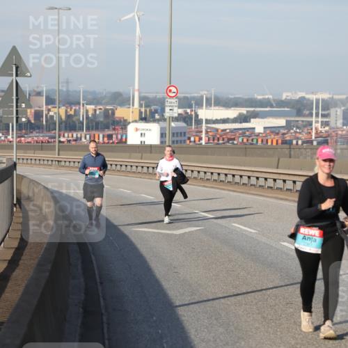 03.10.2025 - Köhlbrandbrückenlauf Yannick Fuchs http://msf.ph/oto/9134636 03.10.2025 09:10:13 Position 2 1500, 1 meine-sportfotos.de