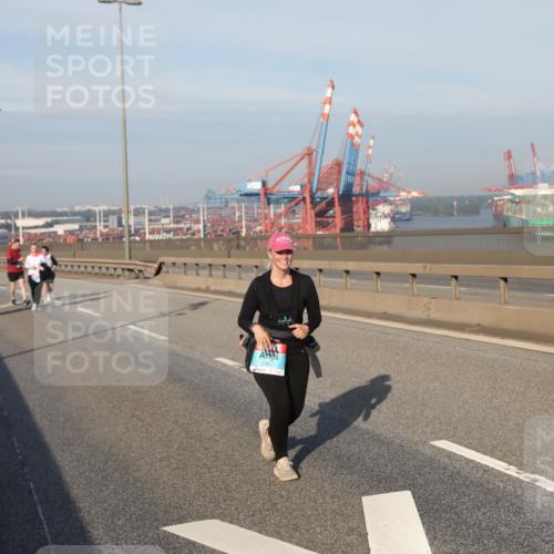 03.10.2025 - Köhlbrandbrückenlauf Yannick Fuchs http://msf.ph/oto/9134662 03.10.2025 09:10:17 Position 2 2367 meine-sportfotos.de