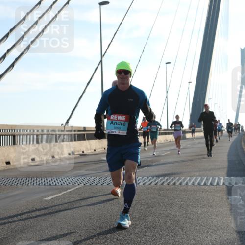 03.10.2025 - Köhlbrandbrückenlauf Yannick Fuchs http://msf.ph/oto/9134664 03.10.2025 08:21:50 Position 1 1050 meine-sportfotos.de