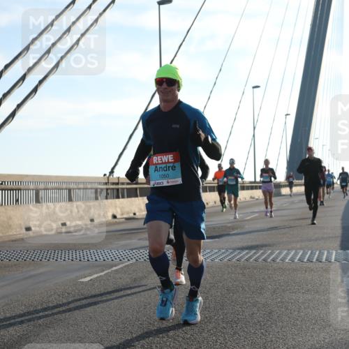 03.10.2025 - Köhlbrandbrückenlauf Yannick Fuchs http://msf.ph/oto/9134670 03.10.2025 08:21:50 Position 1 1050 meine-sportfotos.de