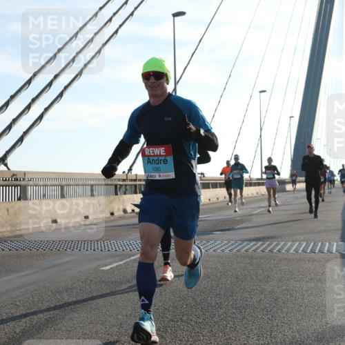 03.10.2025 - Köhlbrandbrückenlauf Yannick Fuchs http://msf.ph/oto/9134674 03.10.2025 08:21:50 Position 1 1050 meine-sportfotos.de