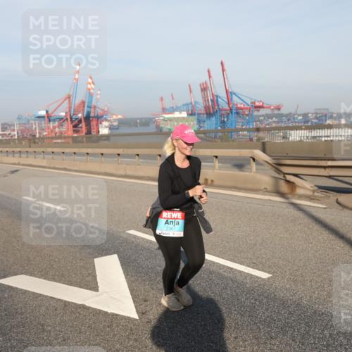 03.10.2025 - Köhlbrandbrückenlauf Yannick Fuchs http://msf.ph/oto/9134684 03.10.2025 09:10:19 Position 2 2367 meine-sportfotos.de