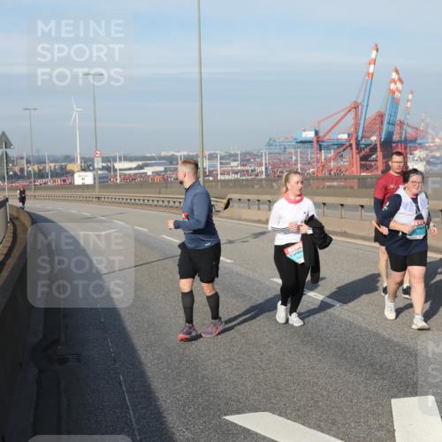 03.10.2025 - Köhlbrandbrückenlauf Yannick Fuchs http://msf.ph/oto/9134726 03.10.2025 09:10:28 Position 2  meine-sportfotos.de