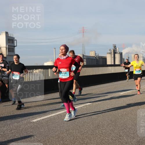 03.10.2025 - Köhlbrandbrückenlauf Lena Gebhardt http://msf.ph/oto/9134747 03.10.2025 09:52:54 Position 2 3524, 3202 meine-sportfotos.de