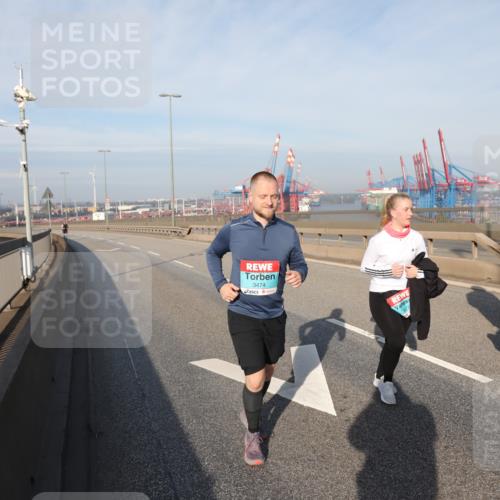 03.10.2025 - Köhlbrandbrückenlauf Yannick Fuchs http://msf.ph/oto/9134753 03.10.2025 09:10:31 Position 2 3474, 3477 meine-sportfotos.de