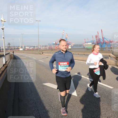 03.10.2025 - Köhlbrandbrückenlauf Yannick Fuchs http://msf.ph/oto/9134758 03.10.2025 09:10:31 Position 2 3474, 3477 meine-sportfotos.de