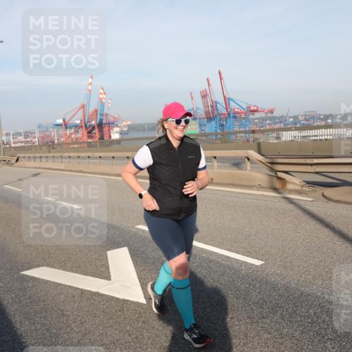 03.10.2025 - Köhlbrandbrückenlauf Yannick Fuchs http://msf.ph/oto/9134786 03.10.2025 09:10:56 Position 2 118 meine-sportfotos.de