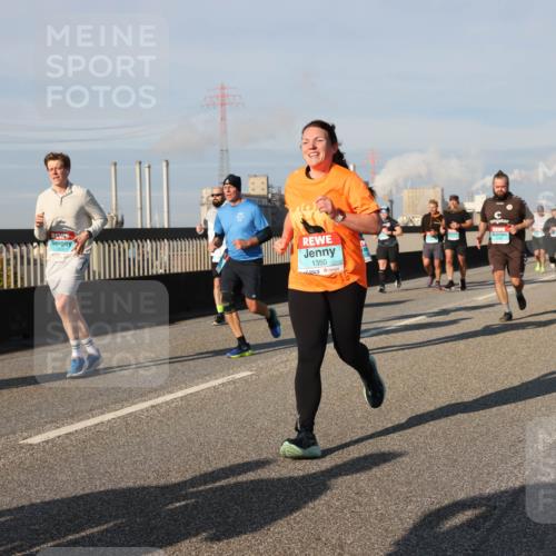 03.10.2025 - Köhlbrandbrückenlauf Lena Gebhardt http://msf.ph/oto/9134819 03.10.2025 09:53:00 Position 2 1350 meine-sportfotos.de