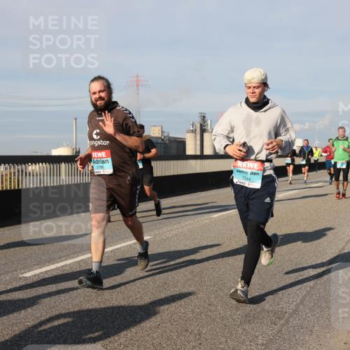 03.10.2025 - Köhlbrandbrückenlauf Lena Gebhardt http://msf.ph/oto/9134861 03.10.2025 09:53:02 Position 2 2786, 1544 meine-sportfotos.de