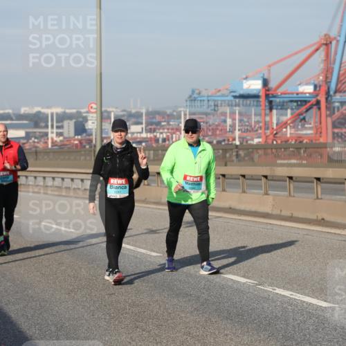 03.10.2025 - Köhlbrandbrückenlauf Yannick Fuchs http://msf.ph/oto/9134870 03.10.2025 09:12:07 Position 2 1241 meine-sportfotos.de