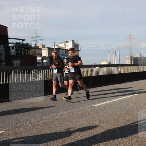 03.10.2025 - Köhlbrandbrückenlauf Lena Gebhardt http://msf.ph/oto/9134873 03.10.2025 09:53:04 Position 2  meine-sportfotos.de