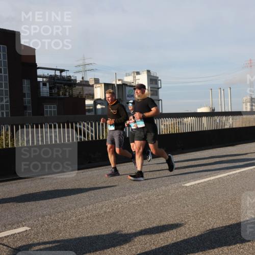 03.10.2025 - Köhlbrandbrückenlauf Lena Gebhardt http://msf.ph/oto/9134877 03.10.2025 09:53:04 Position 2  meine-sportfotos.de