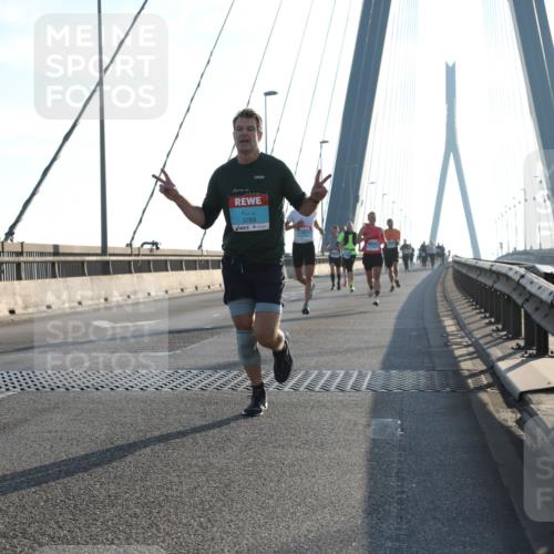 03.10.2025 - Köhlbrandbrückenlauf Yannick Fuchs http://msf.ph/oto/9134881 03.10.2025 08:22:06 Position 1 3763 meine-sportfotos.de