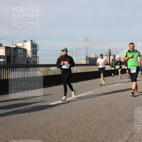 03.10.2025 - Köhlbrandbrückenlauf Lena Gebhardt http://msf.ph/oto/9134892 03.10.2025 09:53:05 Position 2  meine-sportfotos.de