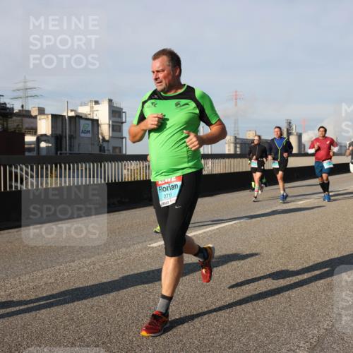 03.10.2025 - Köhlbrandbrückenlauf Lena Gebhardt http://msf.ph/oto/9134919 03.10.2025 09:53:07 Position 2 2711 meine-sportfotos.de