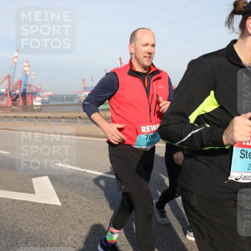 03.10.2025 - Köhlbrandbrückenlauf Yannick Fuchs http://msf.ph/oto/9134922 03.10.2025 09:12:15 Position 2 2643, 2607 meine-sportfotos.de