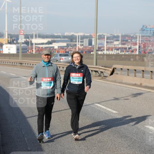 03.10.2025 - Köhlbrandbrückenlauf Yannick Fuchs http://msf.ph/oto/9134973 03.10.2025 09:13:20 Position 2 2692, 2691 meine-sportfotos.de