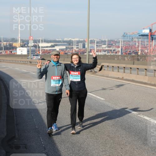 03.10.2025 - Köhlbrandbrückenlauf Yannick Fuchs http://msf.ph/oto/9134987 03.10.2025 09:13:22 Position 2 2692, 2691 meine-sportfotos.de