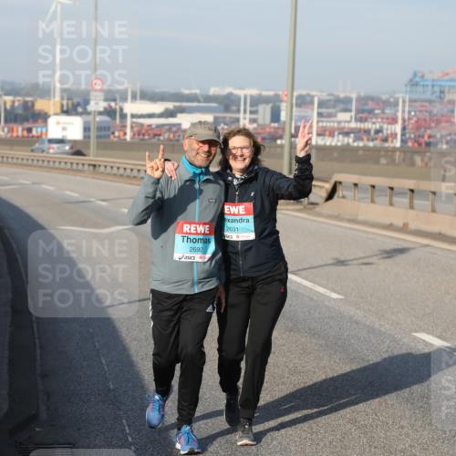 03.10.2025 - Köhlbrandbrückenlauf Yannick Fuchs http://msf.ph/oto/9134994 03.10.2025 09:13:22 Position 2 2692, 2691 meine-sportfotos.de