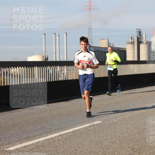 03.10.2025 - Köhlbrandbrückenlauf Lena Gebhardt http://msf.ph/oto/9135002 03.10.2025 09:53:12 Position 2  meine-sportfotos.de