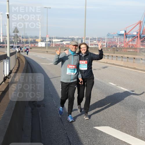 03.10.2025 - Köhlbrandbrückenlauf Yannick Fuchs http://msf.ph/oto/9135007 03.10.2025 09:13:23 Position 2 2692, 26911 meine-sportfotos.de