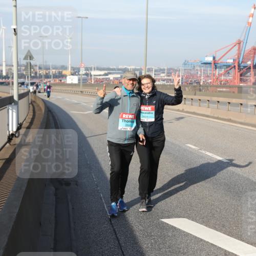 03.10.2025 - Köhlbrandbrückenlauf Yannick Fuchs http://msf.ph/oto/9135014 03.10.2025 09:13:23 Position 2 2692, 2691 meine-sportfotos.de