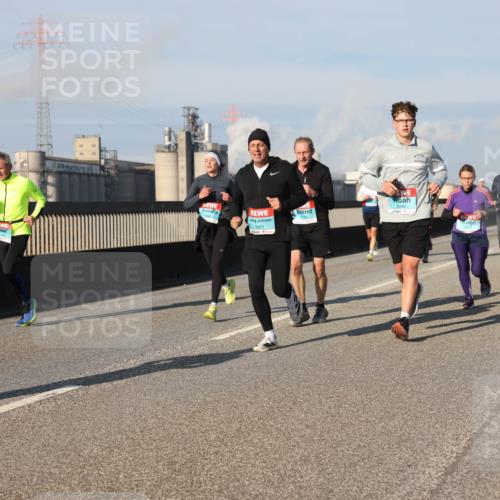 03.10.2025 - Köhlbrandbrückenlauf Lena Gebhardt http://msf.ph/oto/9135015 03.10.2025 09:53:12 Position 2 4, 3321, 2040 meine-sportfotos.de