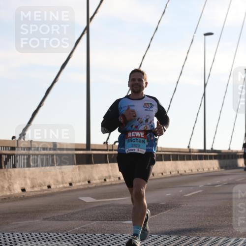 03.10.2025 - Köhlbrandbrückenlauf Yannick Fuchs http://msf.ph/oto/9135017 03.10.2025 08:22:15 Position 1 2879 meine-sportfotos.de