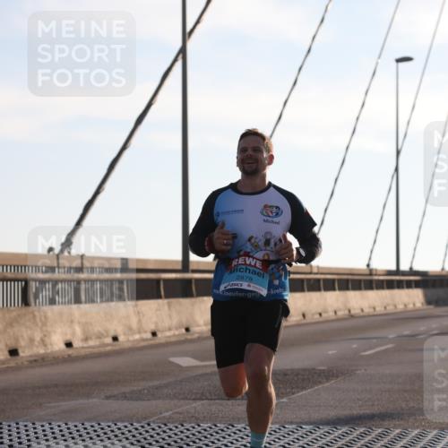 03.10.2025 - Köhlbrandbrückenlauf Yannick Fuchs http://msf.ph/oto/9135023 03.10.2025 08:22:15 Position 1 2879 meine-sportfotos.de