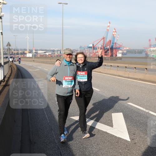 03.10.2025 - Köhlbrandbrückenlauf Yannick Fuchs http://msf.ph/oto/9135025 03.10.2025 09:13:24 Position 2 2692, 2691 meine-sportfotos.de