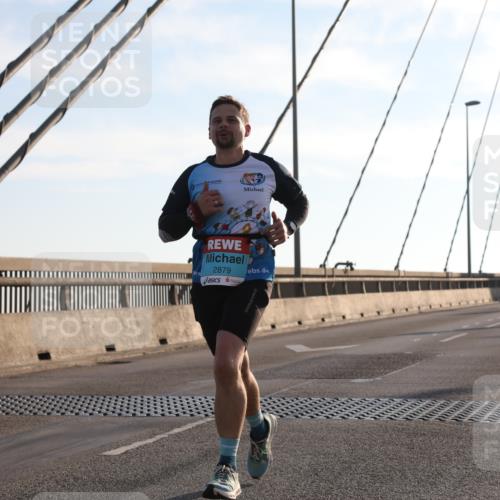 03.10.2025 - Köhlbrandbrückenlauf Yannick Fuchs http://msf.ph/oto/9135030 03.10.2025 08:22:16 Position 1 2879 meine-sportfotos.de