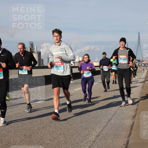 03.10.2025 - Köhlbrandbrückenlauf Lena Gebhardt http://msf.ph/oto/9135035 03.10.2025 09:53:14 Position 2 3321, 1786, 2040, 1192 meine-sportfotos.de