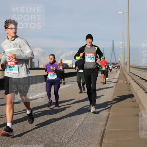 03.10.2025 - Köhlbrandbrückenlauf Lena Gebhardt http://msf.ph/oto/9135061 03.10.2025 09:53:14 Position 2 1786, 2040, 2015, 1192 meine-sportfotos.de
