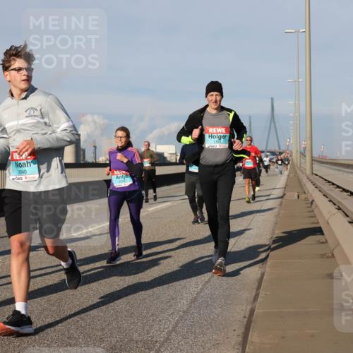 03.10.2025 - Köhlbrandbrückenlauf Lena Gebhardt http://msf.ph/oto/9135063 03.10.2025 09:53:14 Position 2 1786, 2040, 1192 meine-sportfotos.de