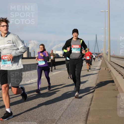03.10.2025 - Köhlbrandbrückenlauf Lena Gebhardt http://msf.ph/oto/9135066 03.10.2025 09:53:14 Position 2 1786, 2040, 2015, 1192 meine-sportfotos.de