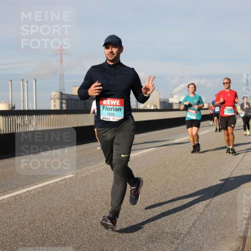 03.10.2025 - Köhlbrandbrückenlauf Lena Gebhardt http://msf.ph/oto/9135099 03.10.2025 09:53:17 Position 2 1605 meine-sportfotos.de