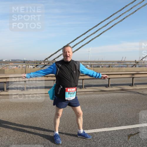 03.10.2025 - Köhlbrandbrückenlauf Yannick Fuchs http://msf.ph/oto/9135116 03.10.2025 09:14:21 Position 2 3195, 2611 meine-sportfotos.de