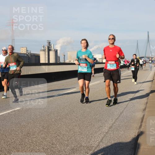 03.10.2025 - Köhlbrandbrückenlauf Lena Gebhardt http://msf.ph/oto/9135117 03.10.2025 09:53:18 Position 2 3200, 3201 meine-sportfotos.de