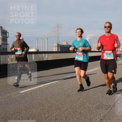 03.10.2025 - Köhlbrandbrückenlauf Lena Gebhardt http://msf.ph/oto/9135139 03.10.2025 09:53:19 Position 2 3200, 3201 meine-sportfotos.de